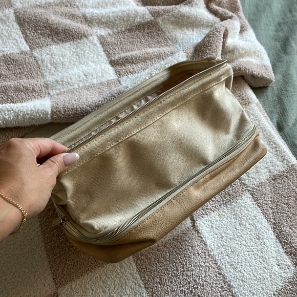 Beis weekender duffle and Dopp kit - Picture 6 of 9